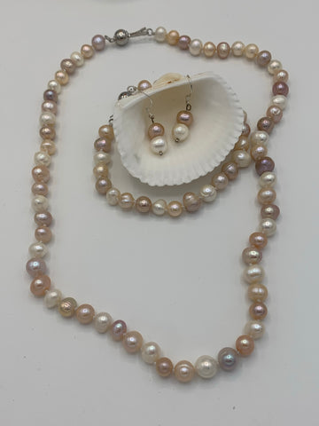 Classic freshwater pearls Set.